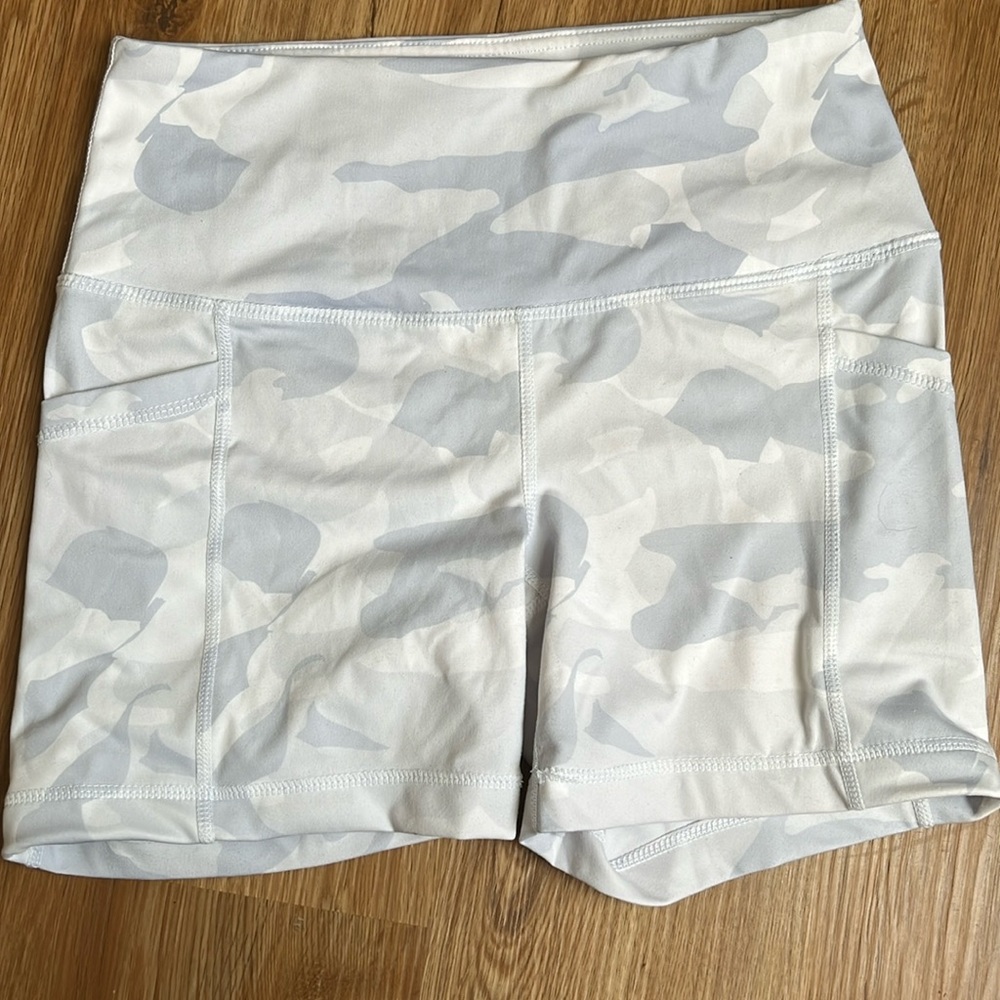 Camo biker shorts with pockets